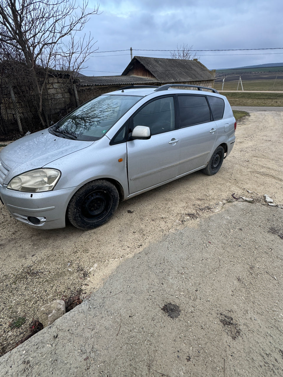 Продажа Vanzare Автомобиля Toyota Avensis Verso за 4 500 2003г